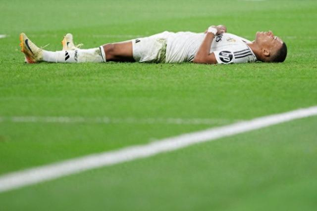 英超半场：泰特、威尔逊破门，维卡里奥送空门，热刺2-0富勒姆（英超半场战报：热刺2-0富勒姆，泰特、威尔逊破门，维卡里奥失误送空门）