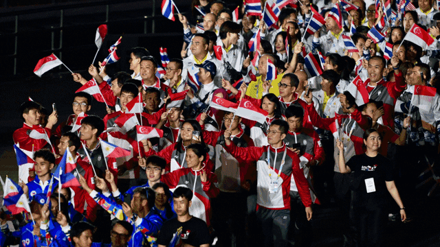 活塞队史35+10+10场次：康宁汉姆2场，其他球员合计2场