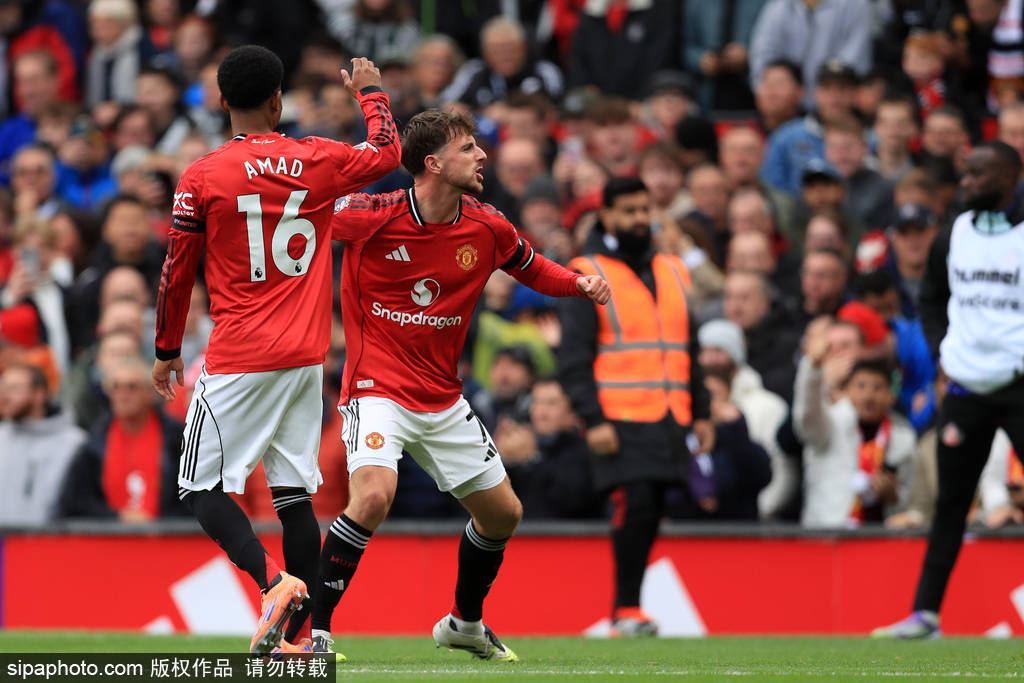 洛杉矶快船以131-116击败黄蜂，哈登55分创队史新高，成为NBA第四位得分超55分的球员，表现惊艳。